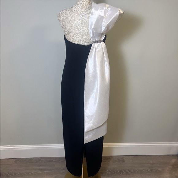 Cache Black and White One Shoulder Dress - Picture 9 of 14